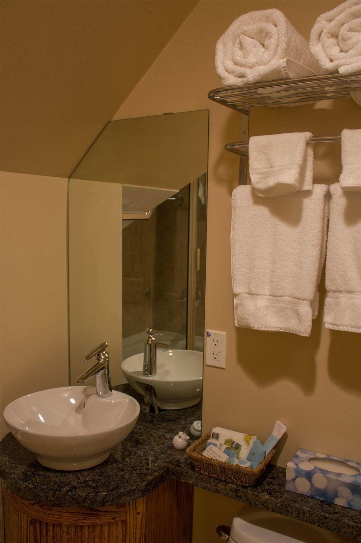 Genelle House B&B Guest House ภายนอก รูปภาพ
